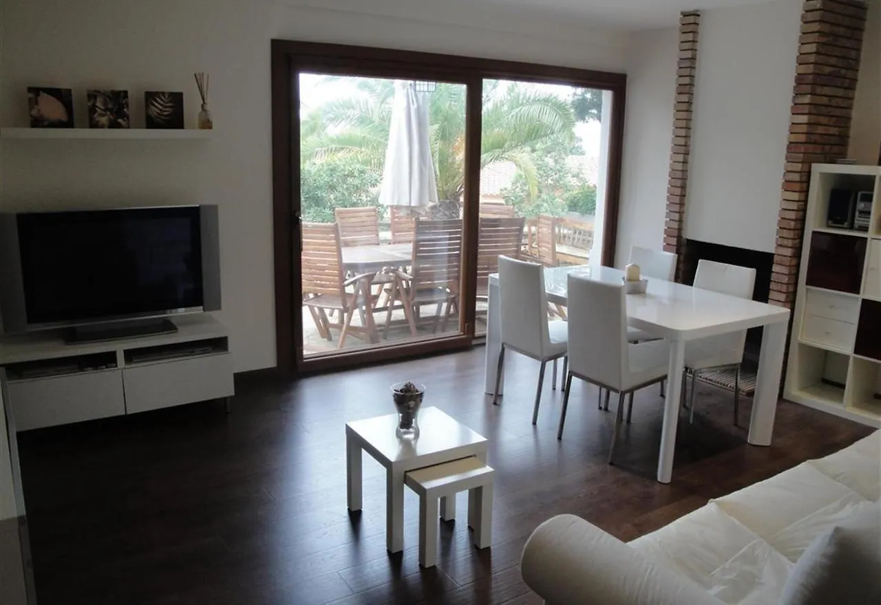 Villa Besides The Sea - 3 Bedrooms Tarragona