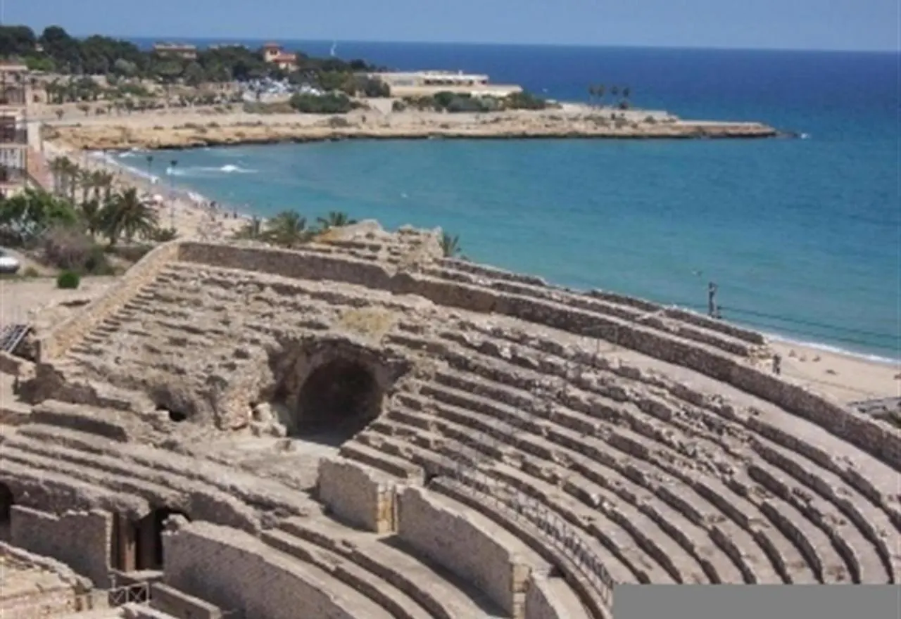 Villa Besides The Sea - 3 Bedrooms Tarragona Spain